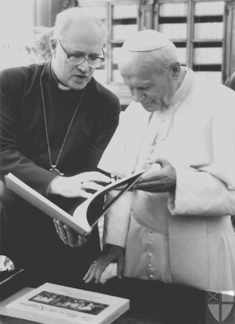 [Carey and Pope Exchange G...]