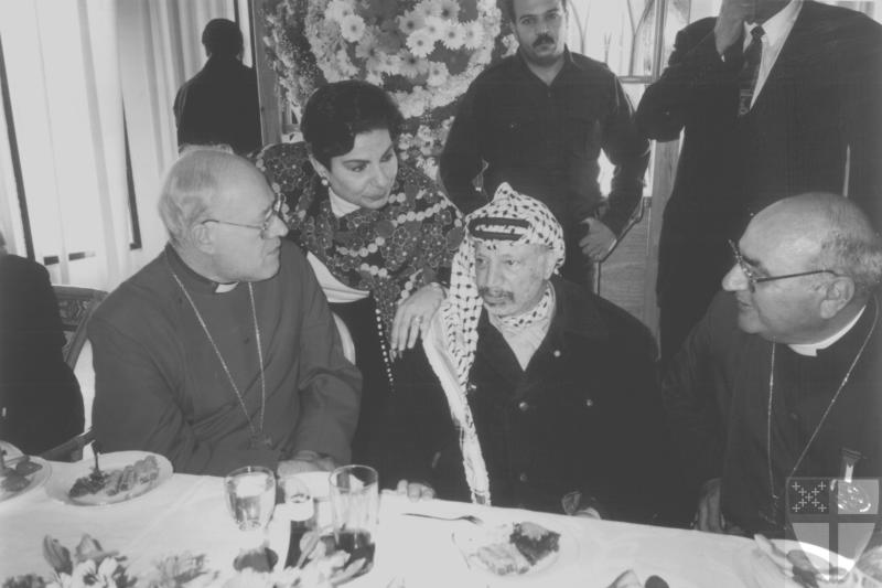 [Arafat Hosts Luncheon for...]